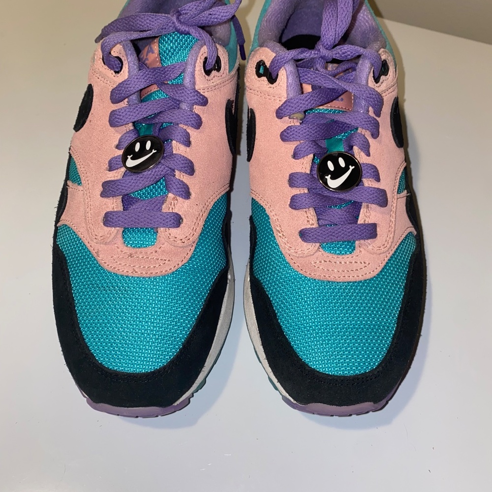 Nike - Picture 3 of 4